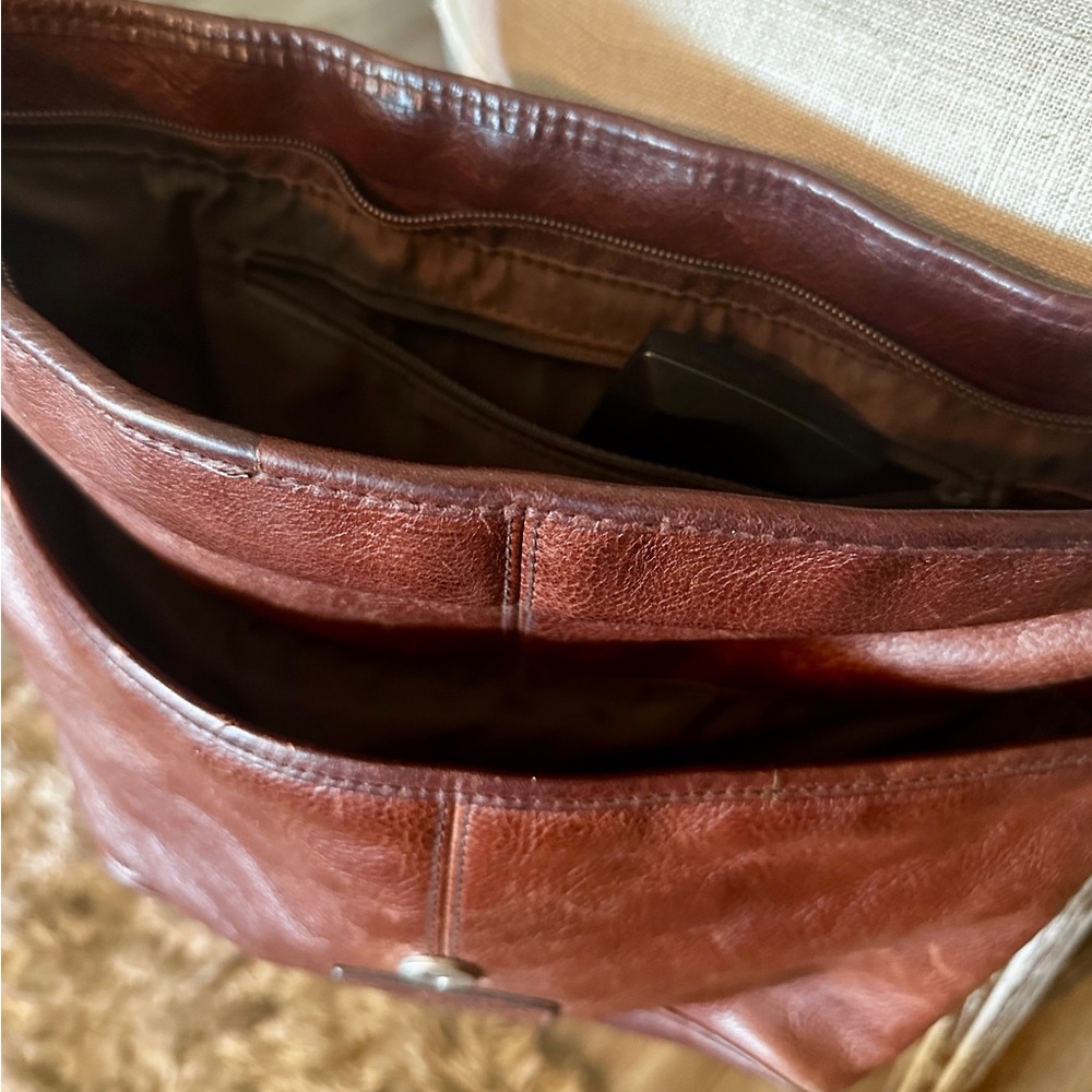 Vintage Leather Crossbody Bag - Picture 4 of 16